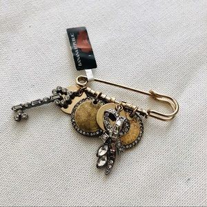 BR safety pin brooch